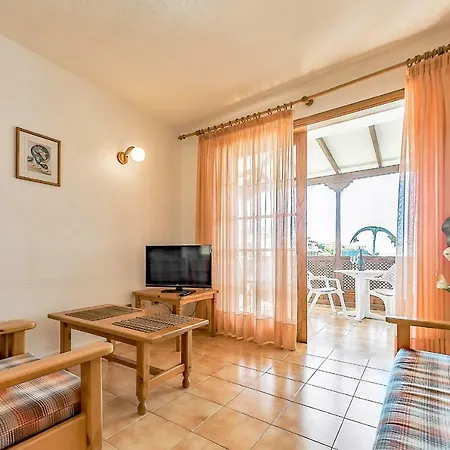 Spectacular Views First Line 2 Bedrooms شقة *